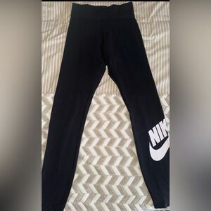 Nike Leggings in Black with White Logo
